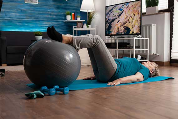 retired-senior-woman-doing-practicing-legs-up-exer